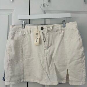 Chic White Mini Skort with Pockets